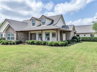 5714 Easterling Dr, Bryan, TX 77808