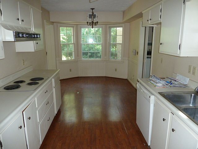 2nd image of 1616 Fox Hall Rd