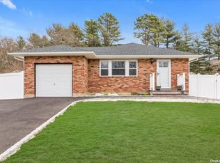 679 Old Nichols Rd, Ronkonkoma, NY 11779