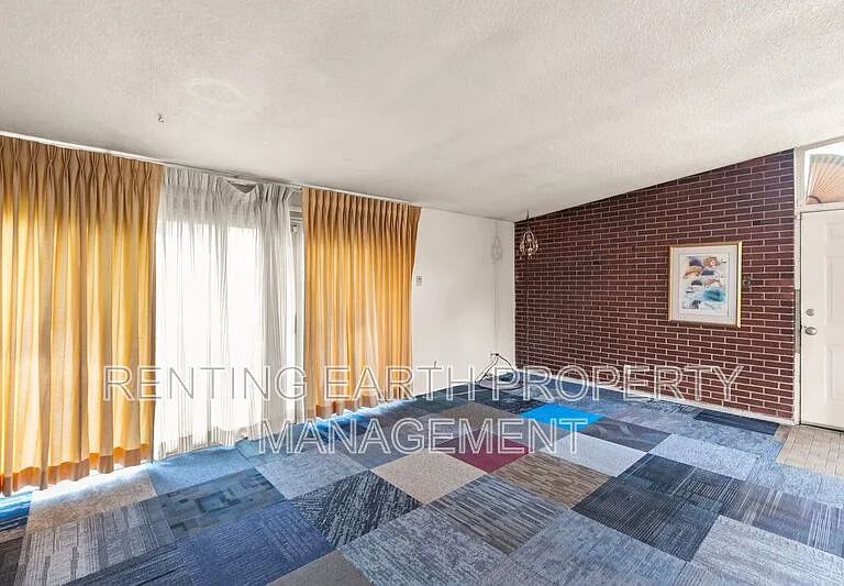 6452 Evergreen Blvd — Photo 28