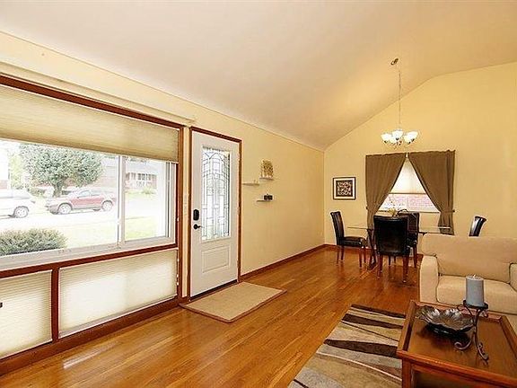 5th image of 3324 Greencrest Ct