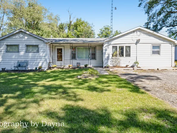 5451 E Boy Scout Rd, Saint Anne, IL 60964