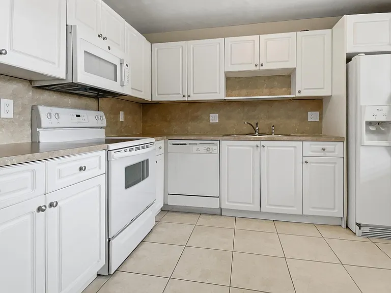 197 Lakeview Dr #202 — Photo 5