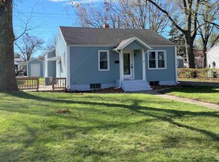 937 E 9th St, Rochester, IN 46975