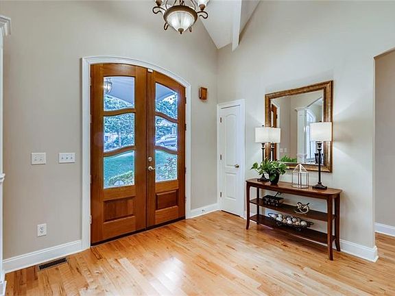 3rd image of 3665 Ashwood Dr SE