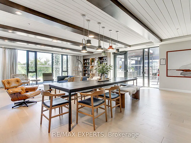 741 King St W #103 — Photo 37