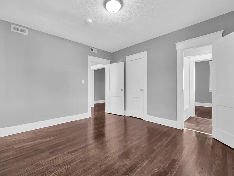 2419 Barton Ave #5 — Photo 10