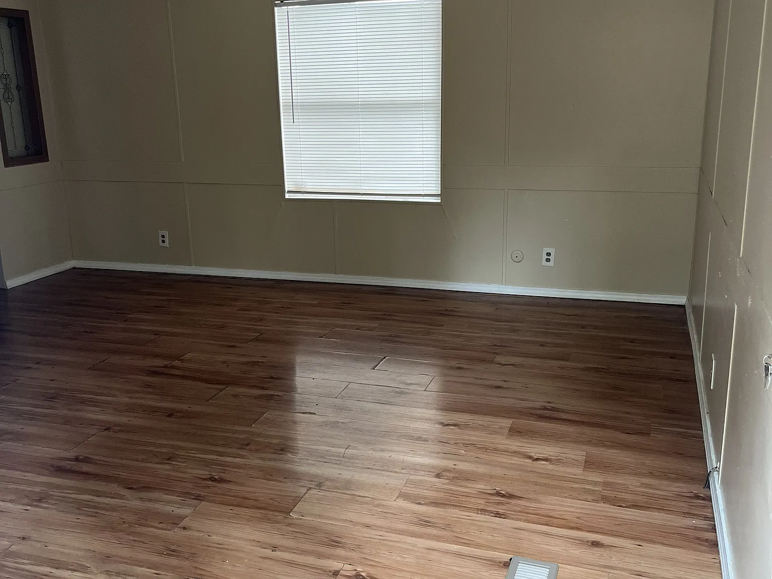 3 bed, 1064 sqft, $930 — Photo 2
