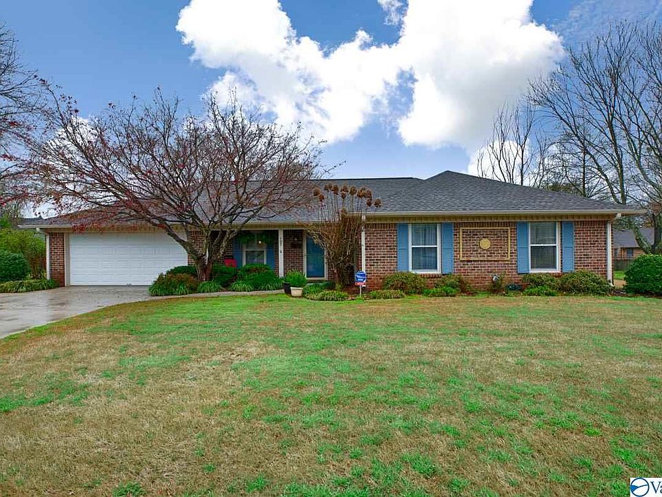 1st image of 107 Pickering Cir