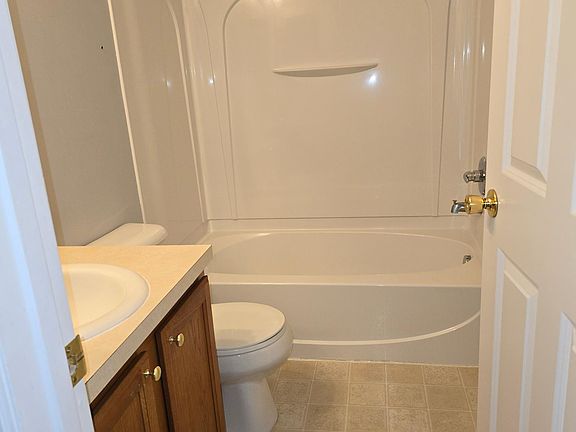 5th image of 1028 Hartford Village Blvd #B