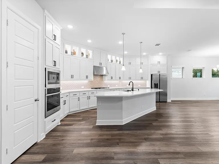 500 Samaritan Dr — Photo 14