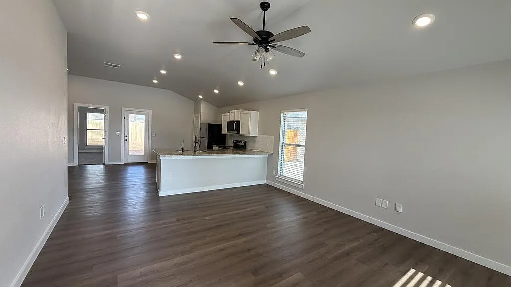 3 bed, 2.0 bath, 1362 sqft, $2,500 — Photo 4