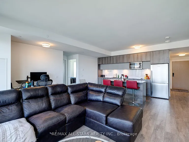 575 Bloor St E #2302 — Photo 11
