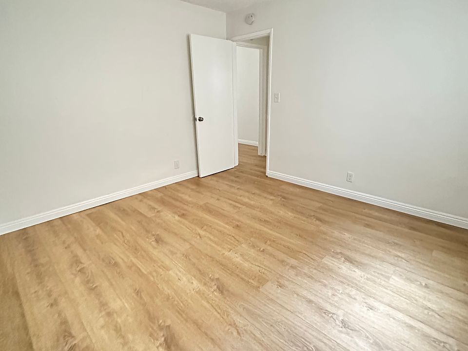 1st image of 7327 Comstock Ave #105