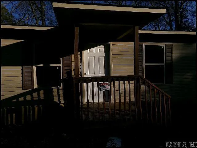 2 bed, 1.0 bath, 858 sqft, $725 — Photo 2