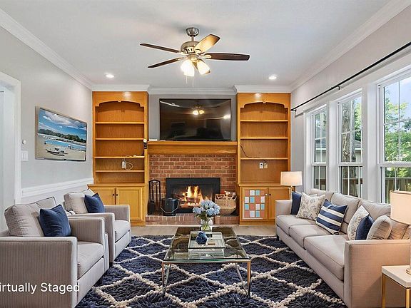 3rd image of 219 Stonington Dr