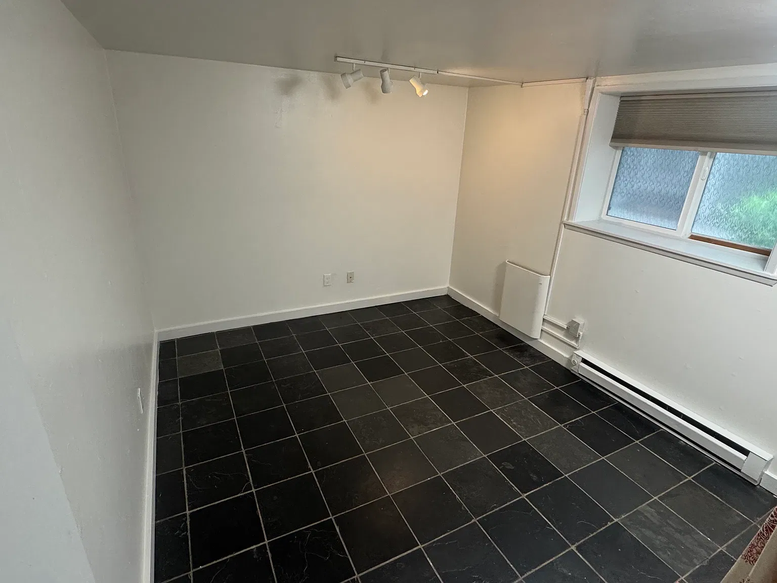 2 bed, 1000 sqft, $2,200 — Photo 4
