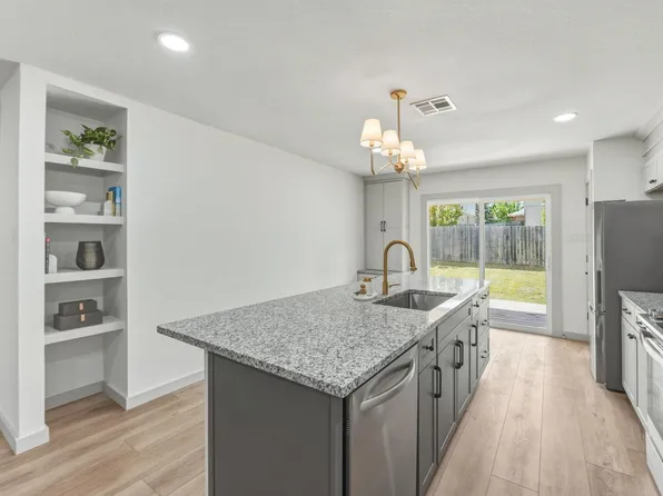 211 Banner Ave, Leander, TX 78641