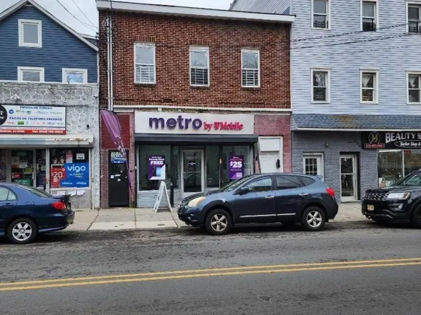 62 3Rd St #3, Elizabeth City, NJ 07206
