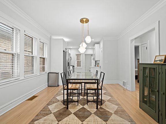 5th image of 5614 W Cornelia Ave