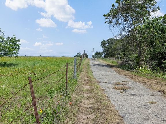 4th image of 622 Red Rock Ranch Rd