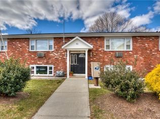 40 Holden St APT 204, Coventry, RI 02816