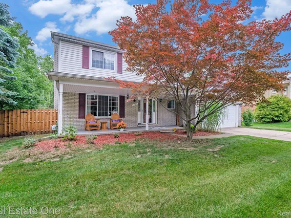 3767 Highland Dr, Troy, MI 48083
