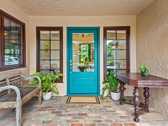 3rd image of 780 Calabasas Rd