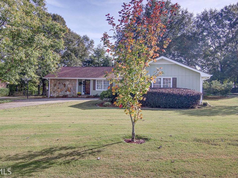 1st image of 411 Clubland Cir SE