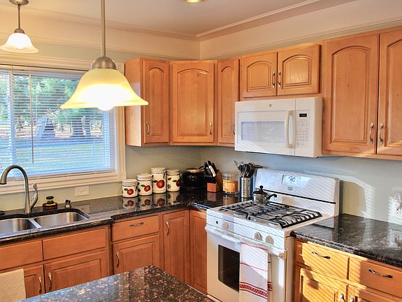 5th image of 640 Twilight Dr