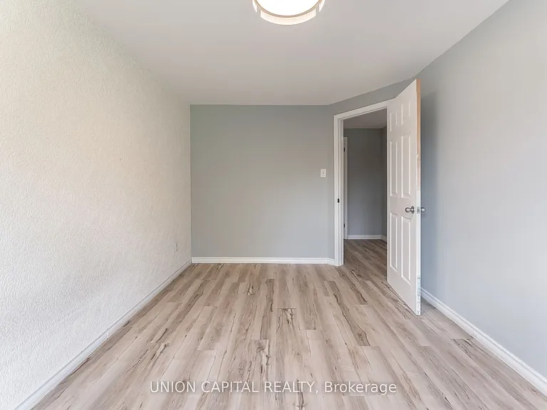 443 Brest Ct — Photo 33
