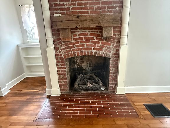 5th image of 401 Roberts St