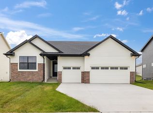 860 Hamilton Rd, Waukee, IA 50263