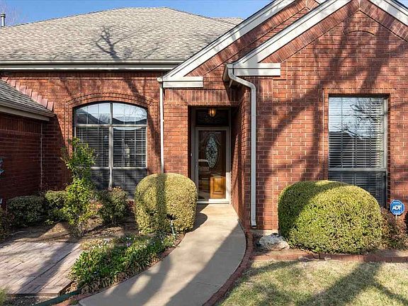 4th image of 7607 NW Folkstone Way
