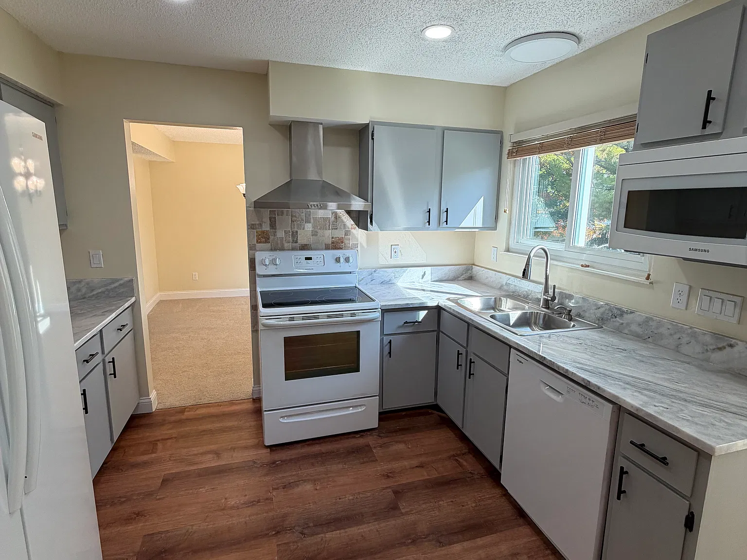 4 bed, 2500 sqft, $2,800 — Photo 3