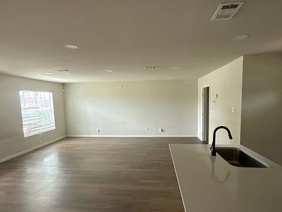 5th image of 3155 E Ledbetter Dr