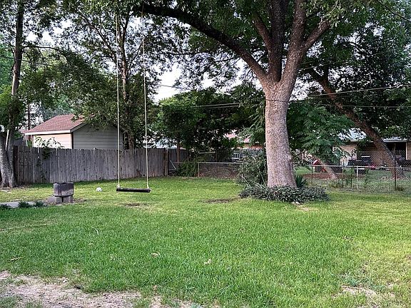 5th image of 1705 Emerald St