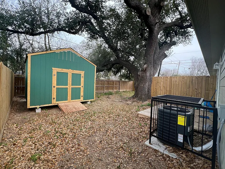 1010 Clinton Park St — Photo 17