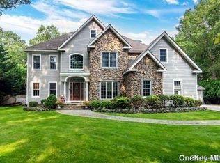 234 Kohr Rd, Kings Park, NY 11754