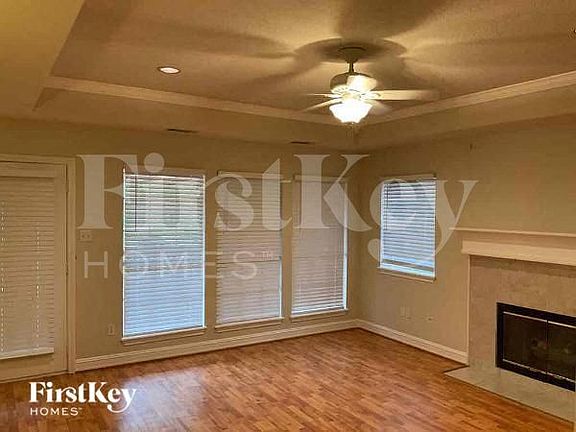 2nd image of 112 Golfview Dr