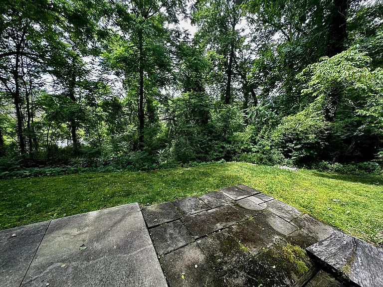 Maybank Dr — Photo 49