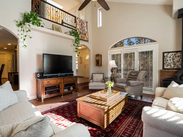 27 Manana Dr, Cedar Crest, NM 87008