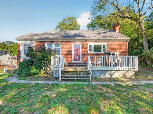 1725 Newbern Rd, Pulaski, VA 24301