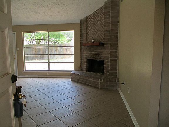 5th image of 15859 Thistledew Dr