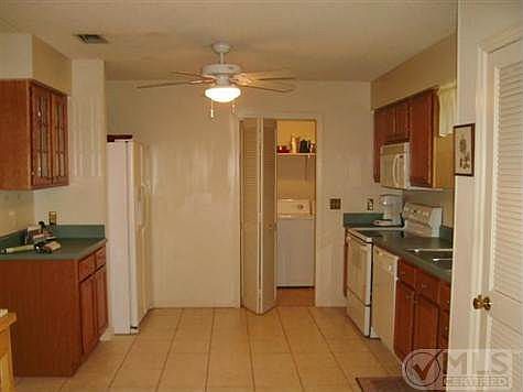 3rd image of 2221 Branbury Ln