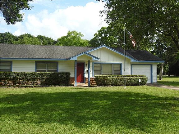 3rd image of 402 Bowman Dr