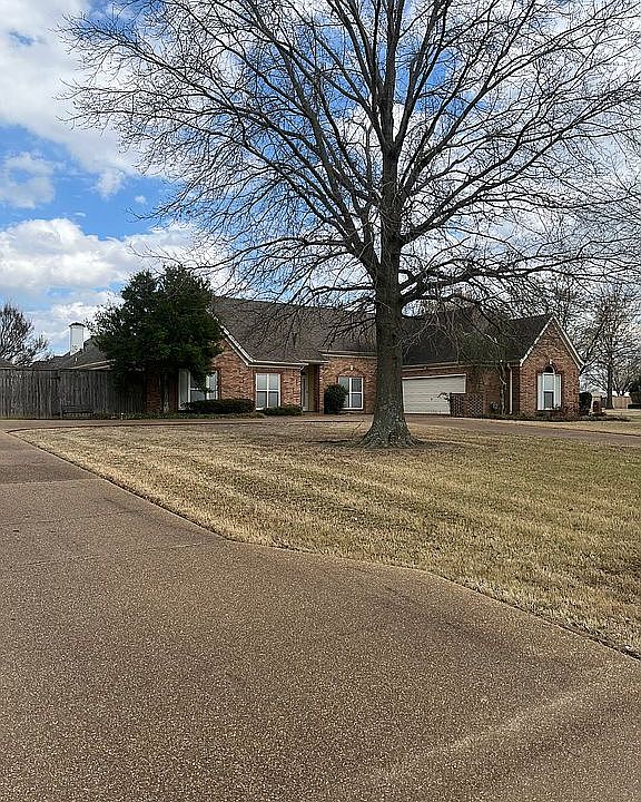 1st image of 321 River Wind Dr