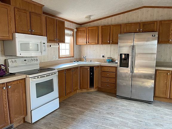 2nd image of 76 Yardner St Lot 22