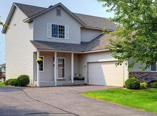 1742 Wyndam Dr, Shakopee, MN 55379