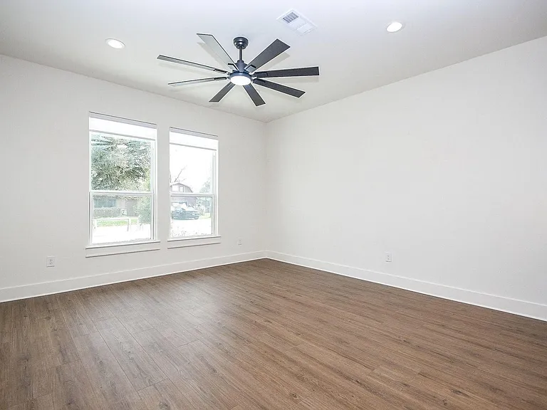 4101 Victoria Ave #B — Photo 5
